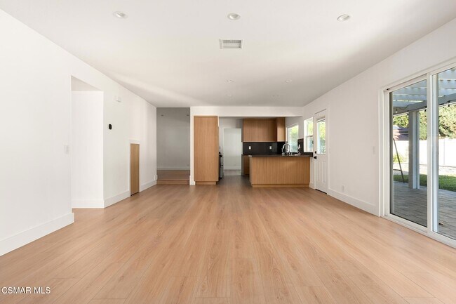 Building Photo - 84 Sunny Vista Ave