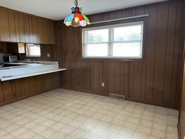 Dining Room - 3655 W Allens Bridge Rd