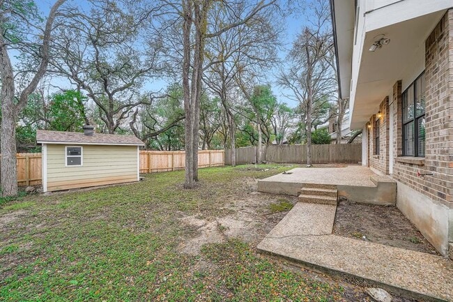 Building Photo - 11101 Country Knls