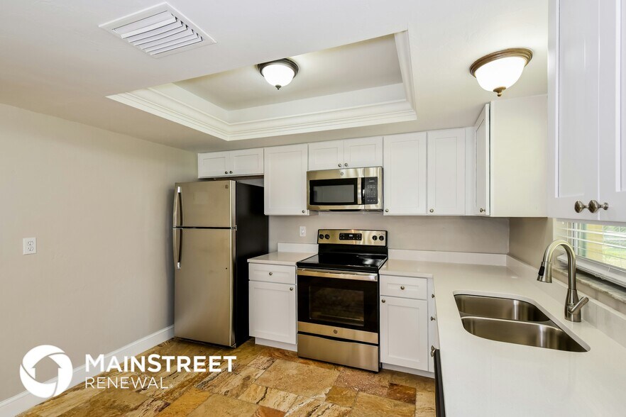 Building Photo - 1326 SW 10th Pl