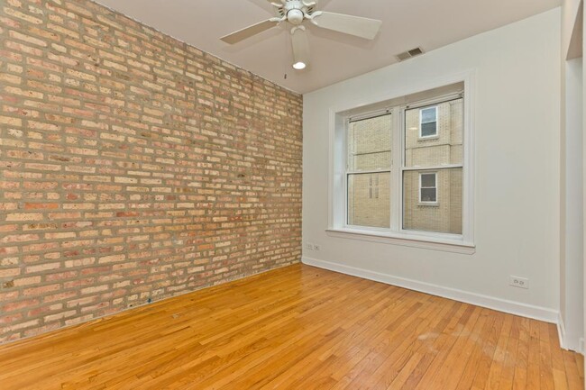 Building Photo - 2 bedroom in Chicago IL 60618