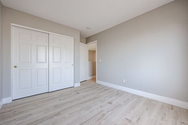 Building Photo - Beautiful 4 Bed 2000+ SFT property in Wind...