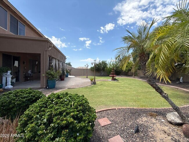 Building Photo - 3928 W Range Mule Dr