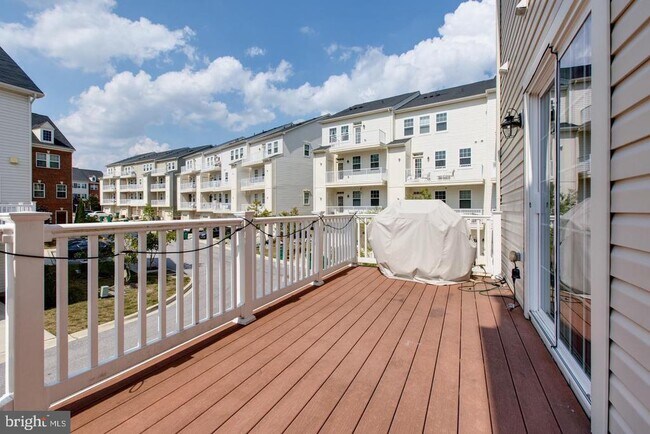 Building Photo - 7201 Thackley Way