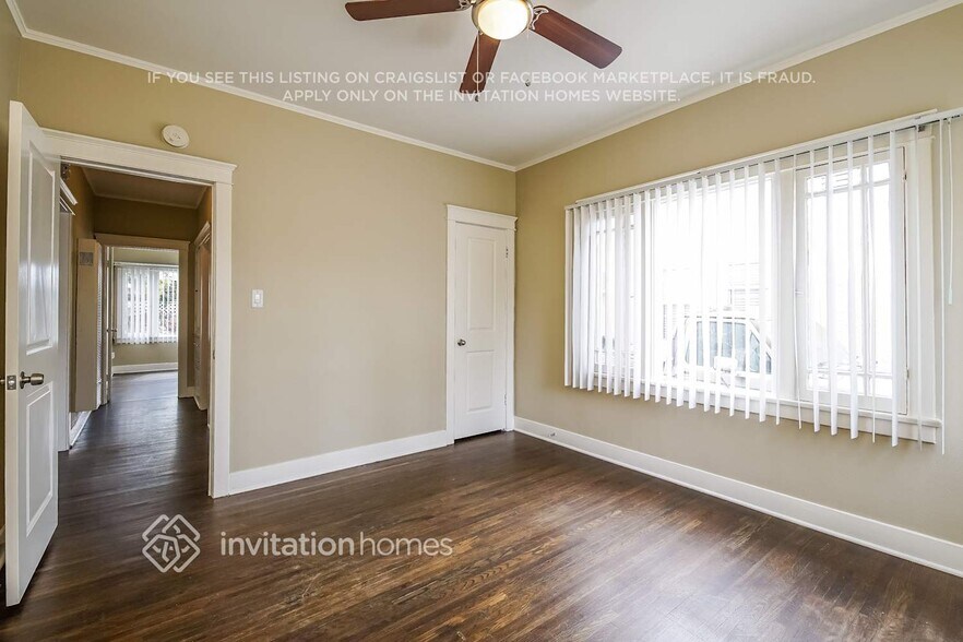 Building Photo - 1642 W 65th Pl
