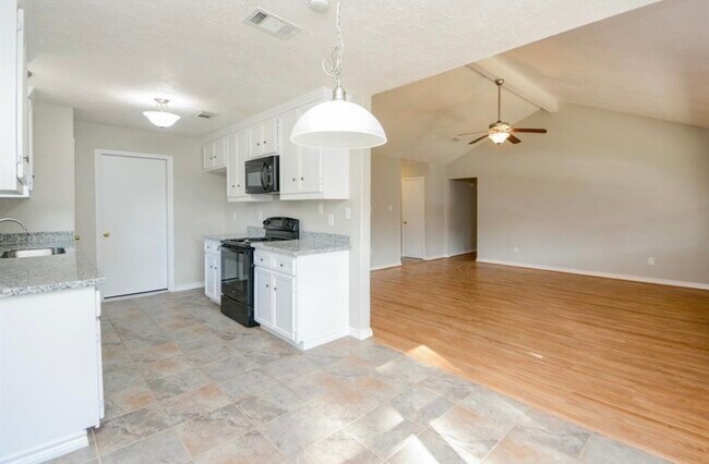 Building Photo - 5834 Fallengate Dr