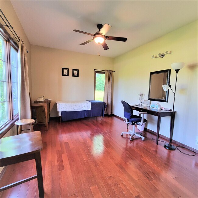 Building Photo - 520 Golden Eagle Ct