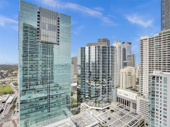 Building Photo - 1300 Brickell Bay Dr