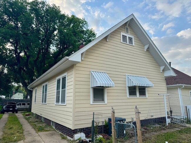 Building Photo - 3 Bed 1 Bath House