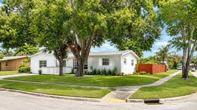 Building Photo - 6921 NW 5th Ct