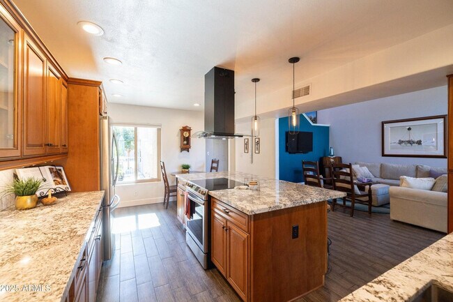 Building Photo - 5442 S Hurricane Ct