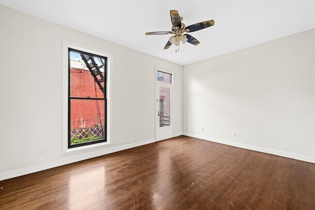 Building Photo - 560 Bramhall Ave