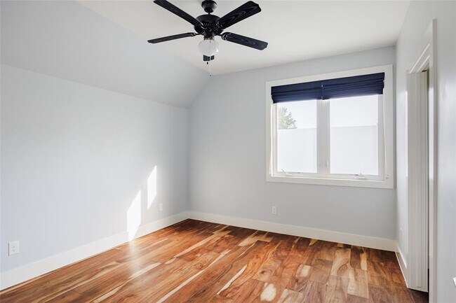 Building Photo - 708 Cardinal Ln