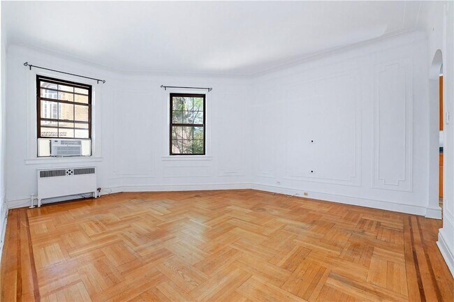 Building Photo - 14 N Chatsworth Ave