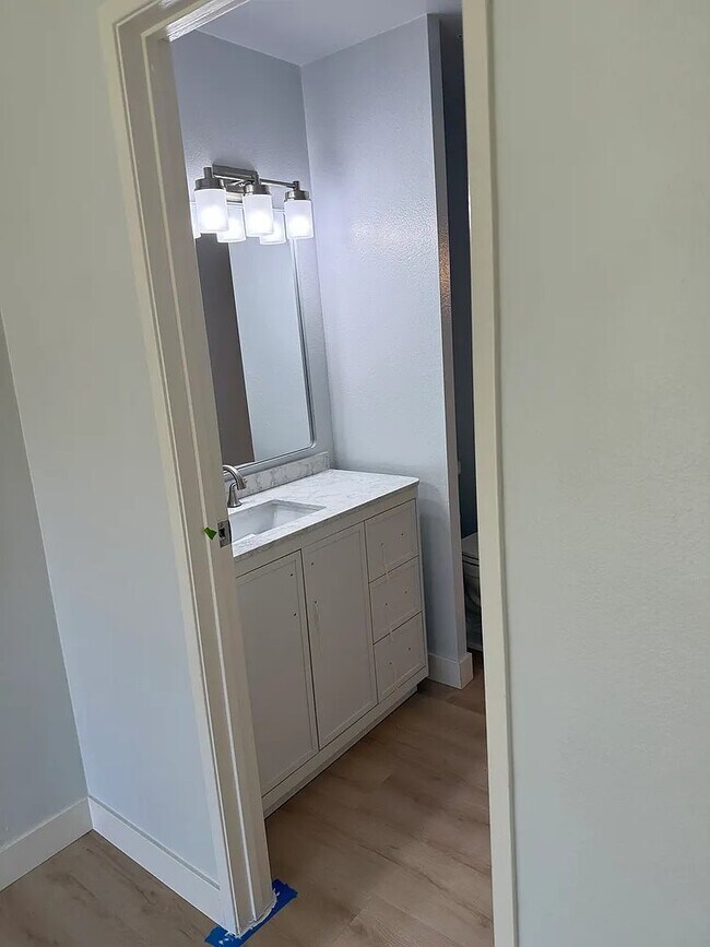 Building Photo - 10765 Esmeraldas Dr
