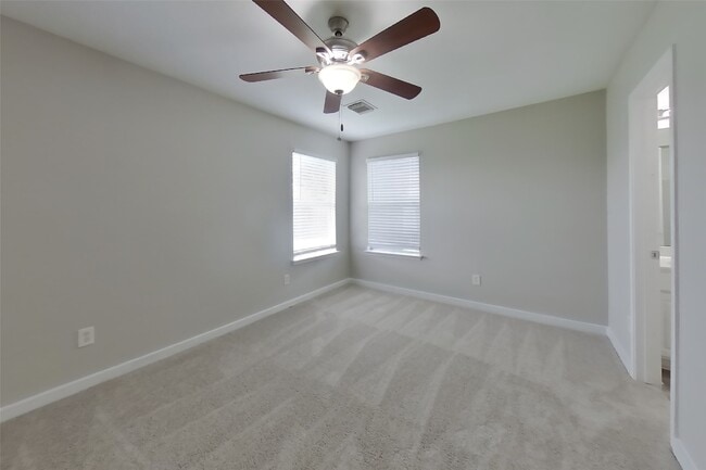 Building Photo - 16507 Lazy Ridge Rd