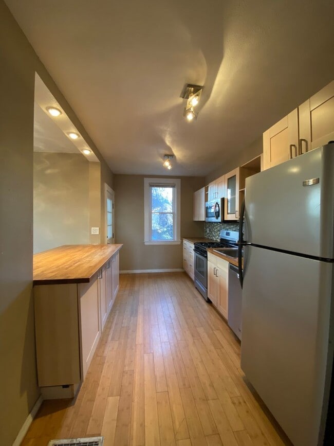 Building Photo - Now showing, Updated 3BR 2 Full Bath house...