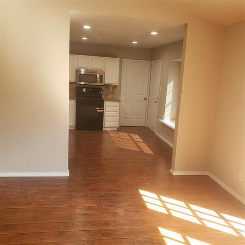 Building Photo - 504 Scarlet Oak Dr