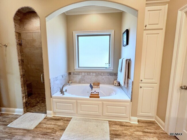 Building Photo - Exquisite Home in Rosedale Place of North ...