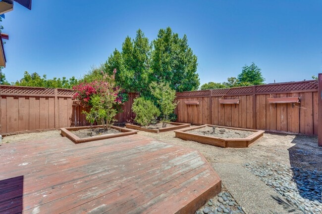 Building Photo - Single Family 3 Bed 2 Bath House in Santa ...