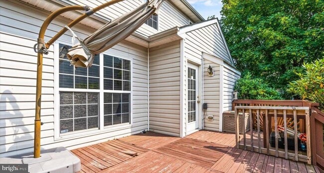 Building Photo - 9750 Granary Pl