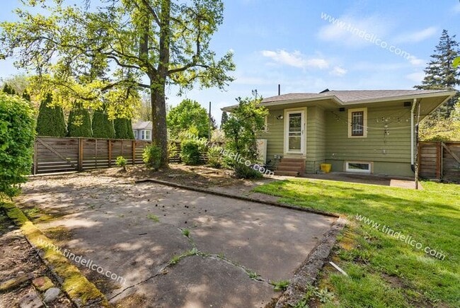 Building Photo - 4 Bedroom Bungalow Inner Northeast Portlan...