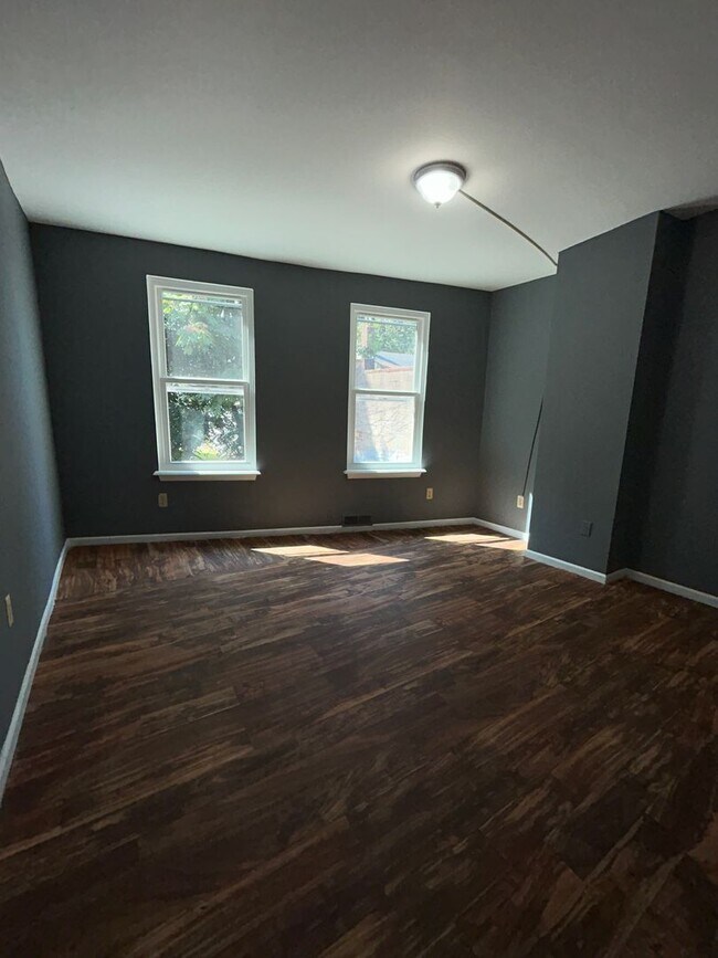 Building Photo - 71 Power St