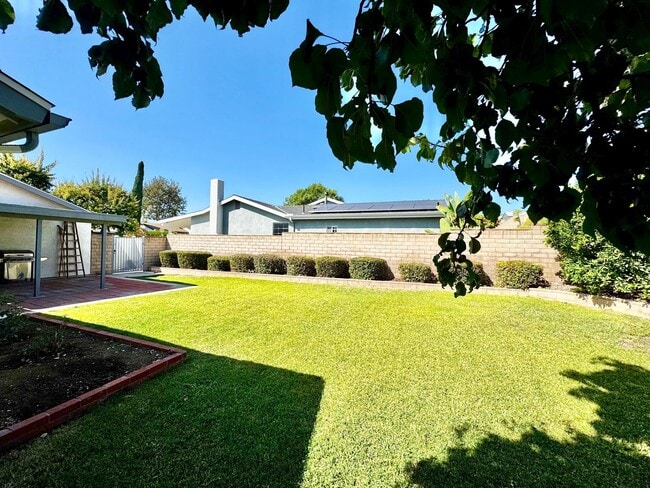 Building Photo - Single family home located in desirable Yorba Linda neighborhood! SMALL/MEDIUM DOGS OK!