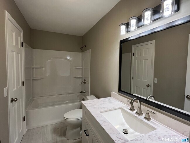Building Photo - 124 Colonial Hill Dr