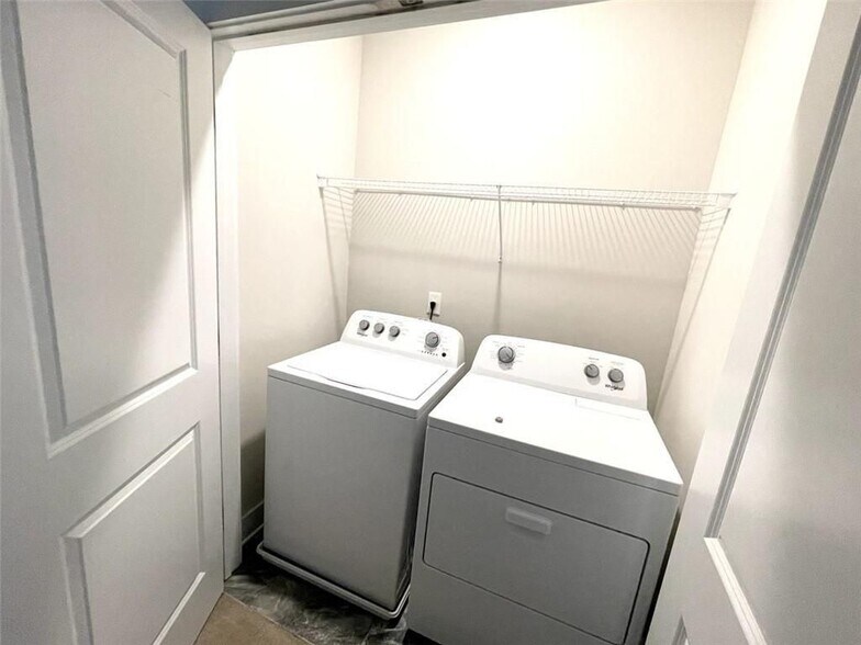 Building Photo - 3796 Oxford Cir