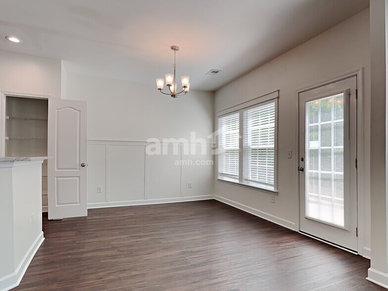 Building Photo - 118 Maywood Drive