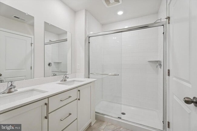 Building Photo - 19 E Front St