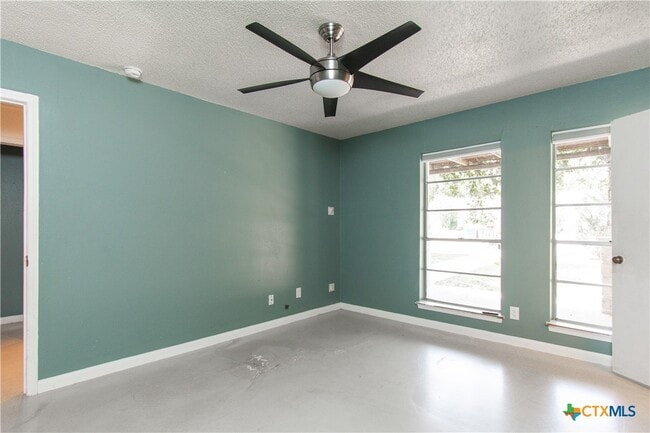 Building Photo - 2524 Berkett Dr