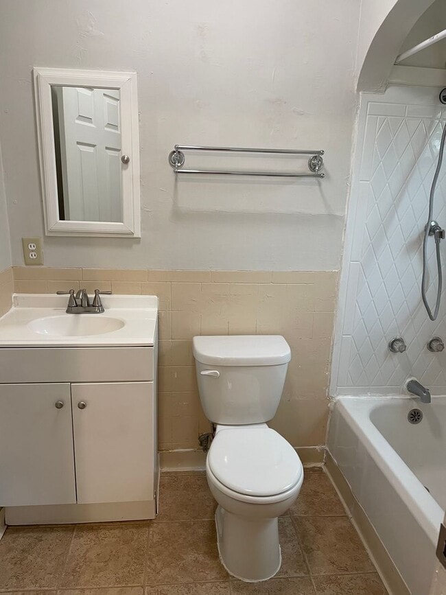 Building Photo - CHARMING 2 BED 1.5 BATH HOME IN DOWNTOWN AREA