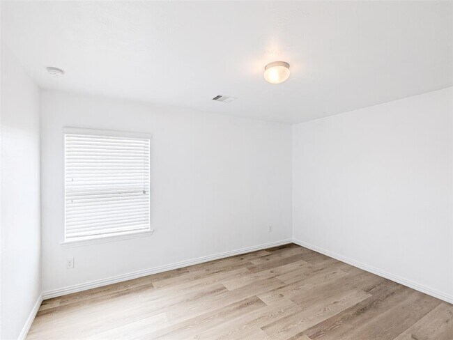 Building Photo - 24606 Forest Canopy Dr