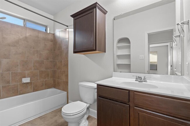 Building Photo - 706 Harwood Dr