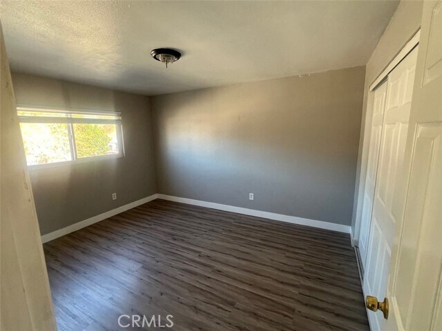 Building Photo - 1064 W 48th St