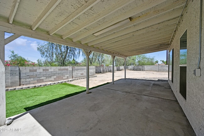 Building Photo - 1022 W Estrella Dr