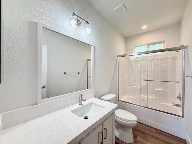 Building Photo - 44 Pine Via