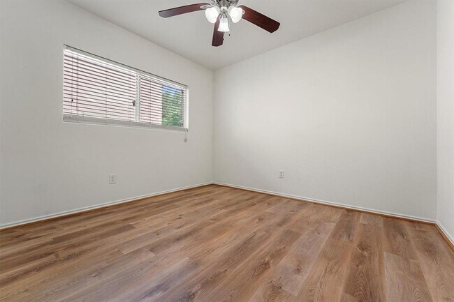 Building Photo - 446 Laurel Sage Dr