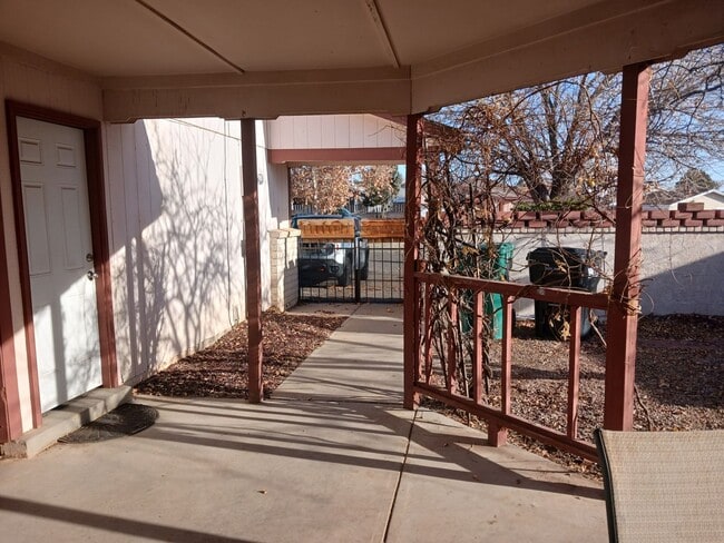 Building Photo - AFFORDABLE & CUTE!