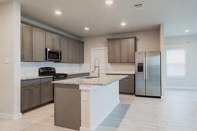Building Photo - 11400 Comano Dr