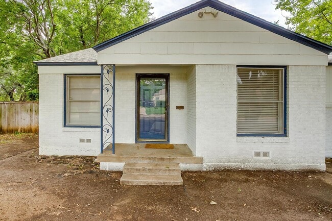 Building Photo - Fresh on the Market-  2 Bed, 1 Bath home in Westcliff, Minutes from TCU- 76109