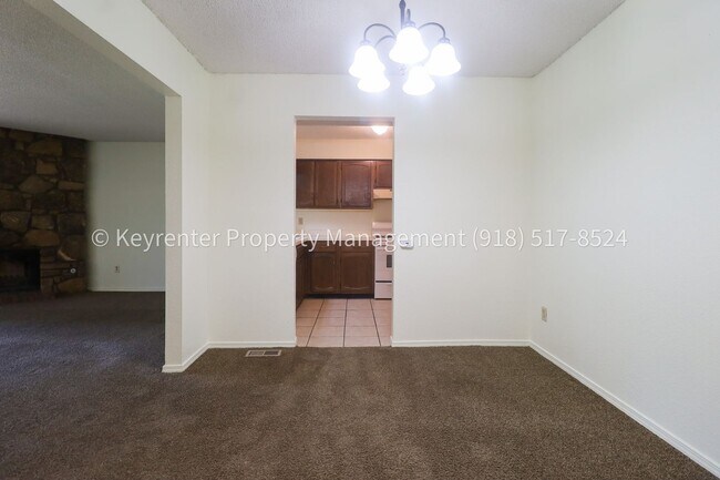 Building Photo - 1359 E 60th St