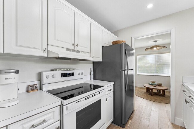 Building Photo - 207 Tropic Isle Dr