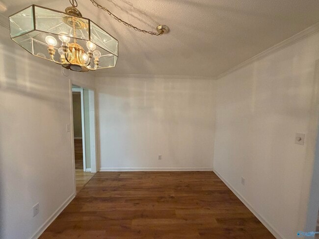 Building Photo - 313 Woodridge Dr SW