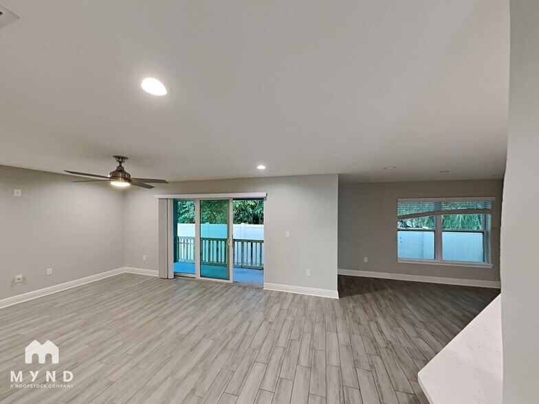 Building Photo - 12733 N Ola Ave