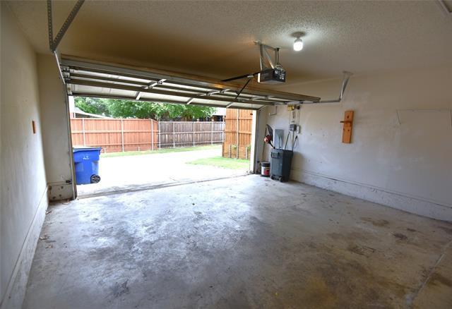 Building Photo - 9700 Summer Dr