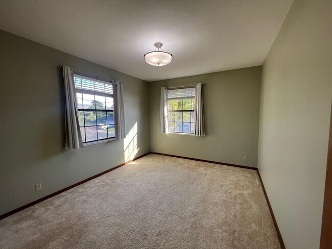 Building Photo - 381 St Andrews Ln