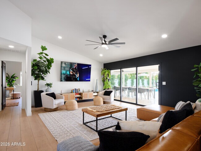 Building Photo - 15218 N 61st St